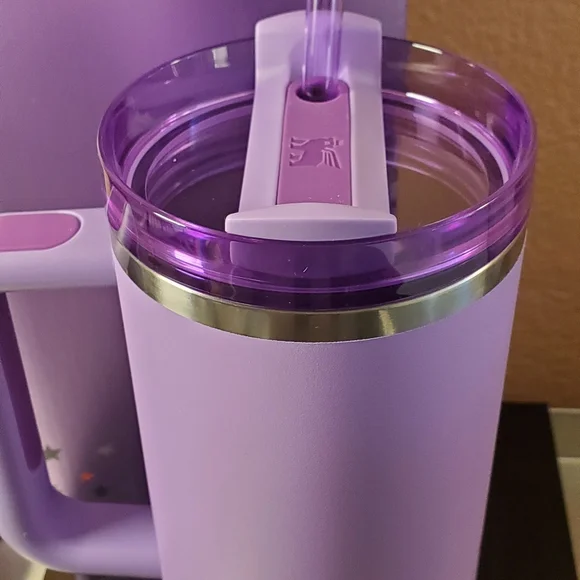 Stanley x Olivia Rodrigo Flowstate 40oz - Picture 5 of 8